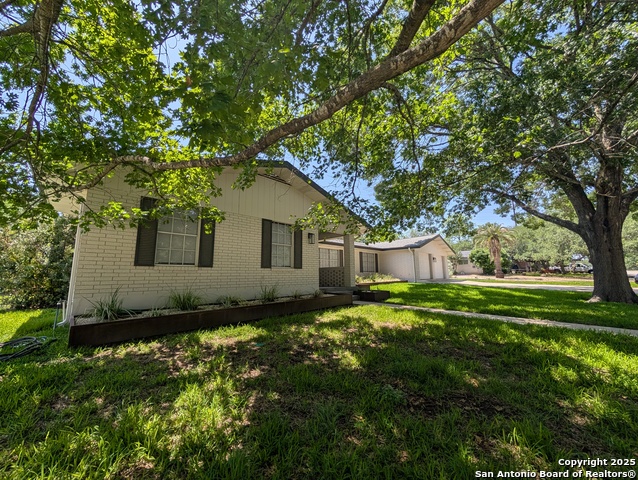 Image 3 of 47 For 405 Oakwood  