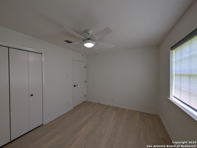 Image 32 of 47 For 405 Oakwood  