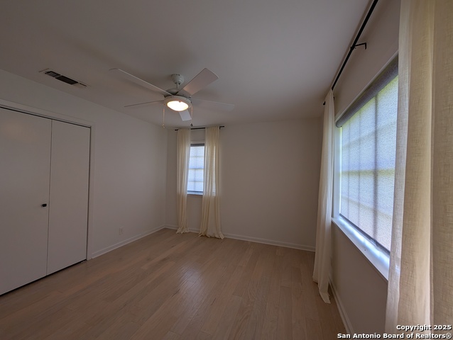 Image 37 of 47 For 405 Oakwood  