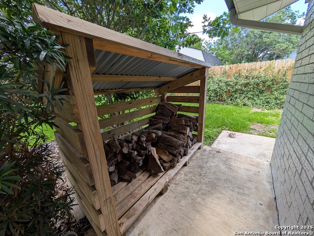 Image 43 of 47 For 405 Oakwood  