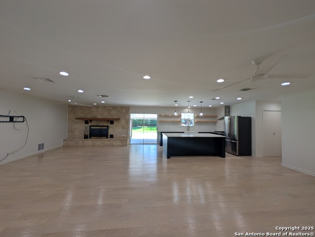 Image 6 of 47 For 405 Oakwood  