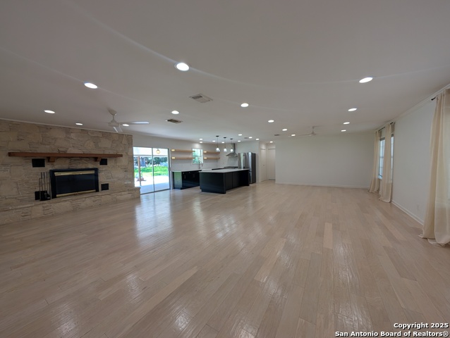 Image 7 of 47 For 405 Oakwood  