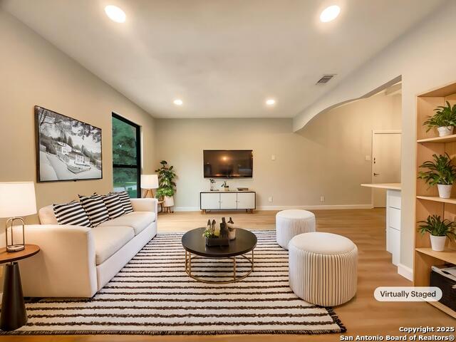 Listing photo id 0 for 1722 Searcy