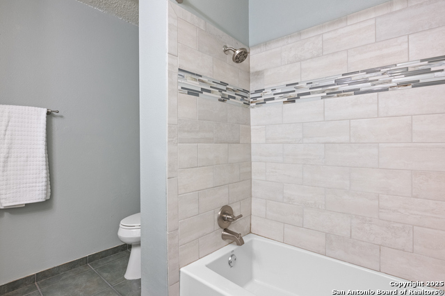 Image 16 of 31 For 7705 Wood Bluff