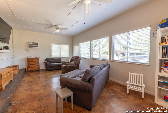 Image 3 of 20 For 1510 Llano N