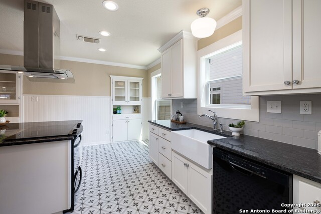 Listing photo id 10 for 1329 Lee Street