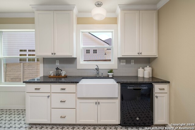 Listing photo id 11 for 1329 Lee Street