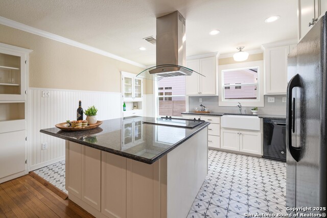 Listing photo id 13 for 1329 Lee Street