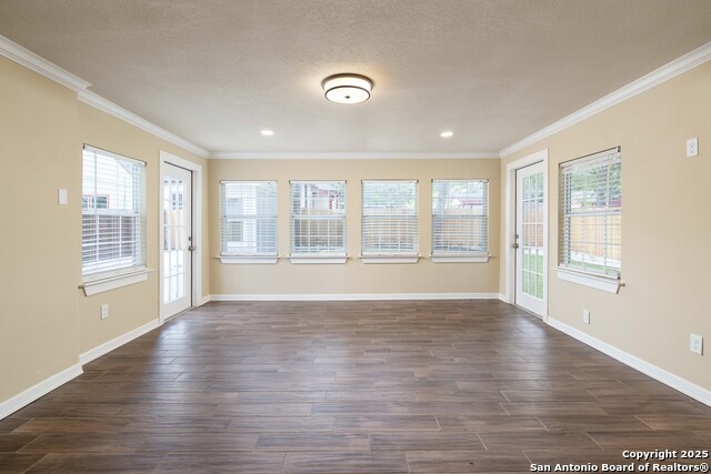 Listing photo id 14 for 1329 Lee Street