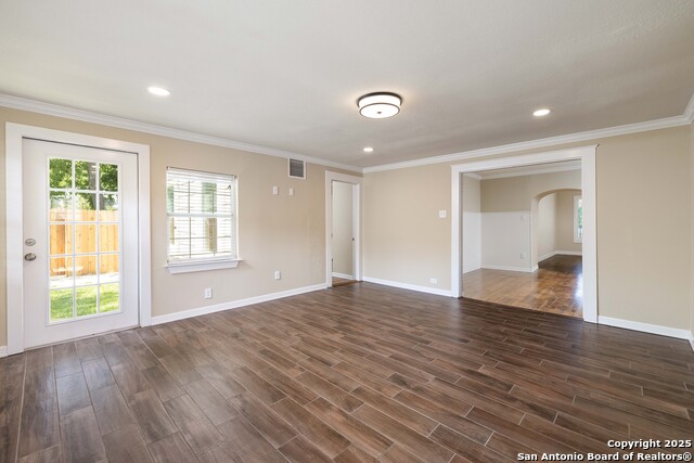 Listing photo id 15 for 1329 Lee Street