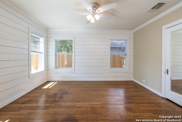 Listing photo id 16 for 1329 Lee Street