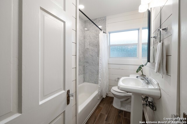 Listing photo id 21 for 1329 Lee Street