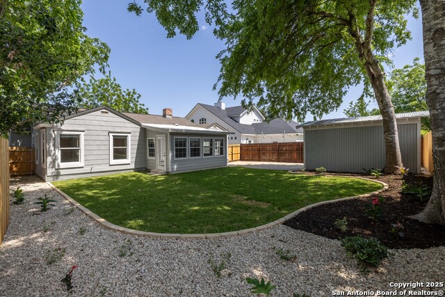Listing photo id 26 for 1329 Lee Street