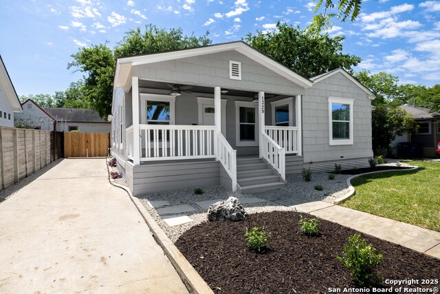 Listing photo id 1 for 1329 Lee Street