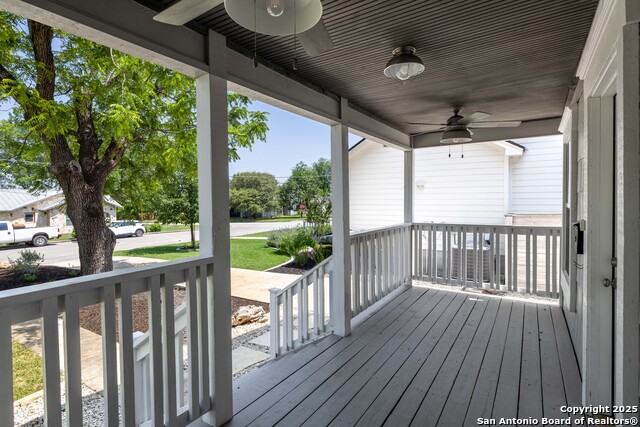 Listing photo id 3 for 1329 Lee Street