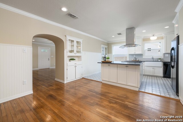 Listing photo id 7 for 1329 Lee Street