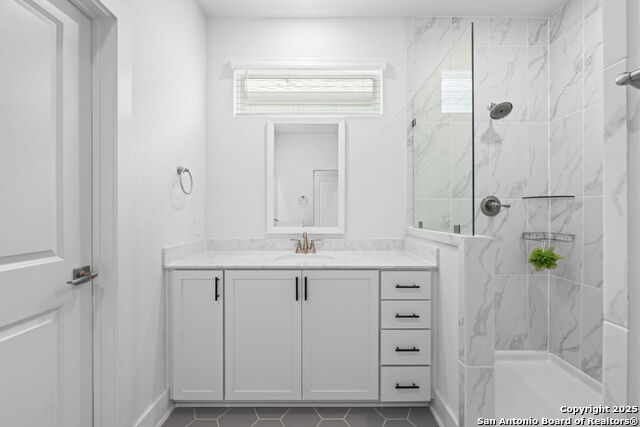 Image 17 of 21 For 8851 Oakland Rd  42