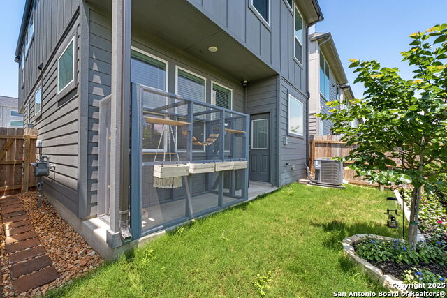 Image 19 of 21 For 8851 Oakland Rd  42