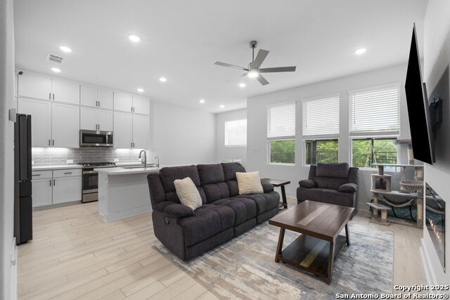 Image 2 of 21 For 8851 Oakland Rd  42