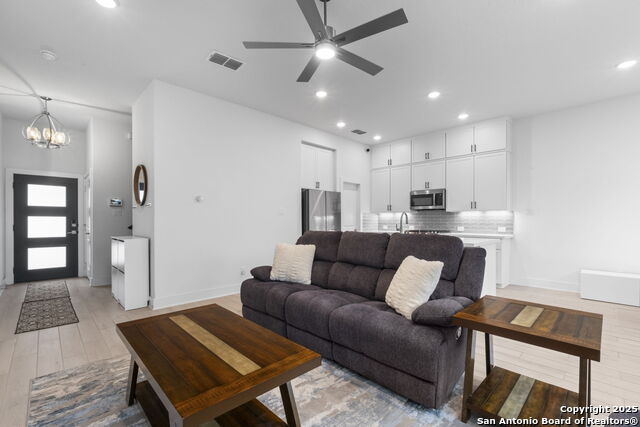 Image 4 of 21 For 8851 Oakland Rd  42