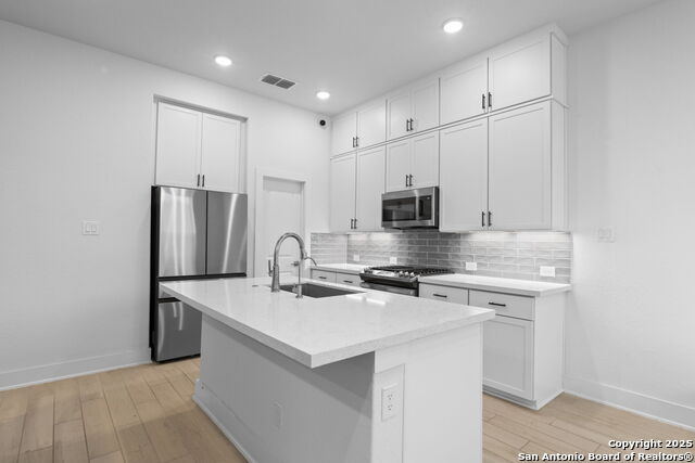 Image 6 of 21 For 8851 Oakland Rd  42