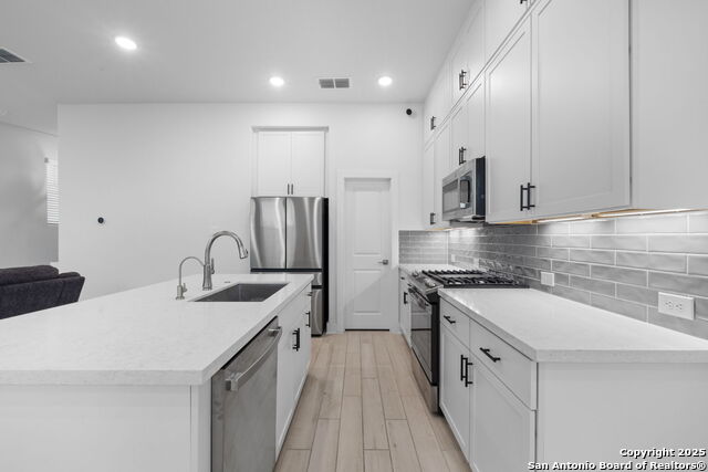 Image 7 of 21 For 8851 Oakland Rd  42