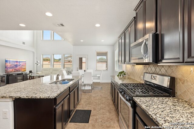 Image 10 of 57 For 8515 Desert Cove