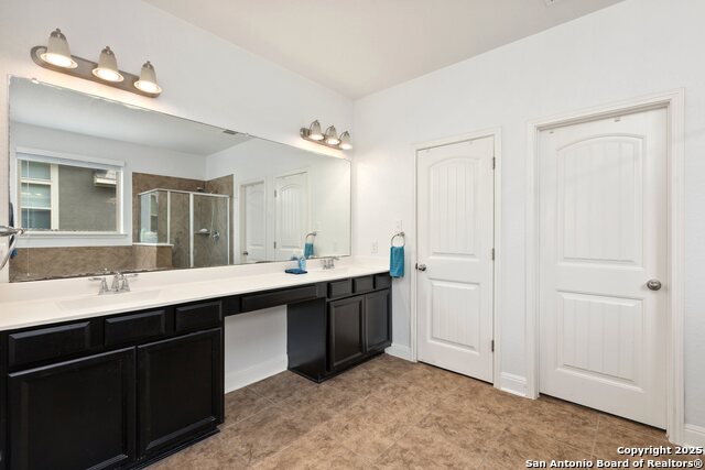 Image 29 of 57 For 8515 Desert Cove