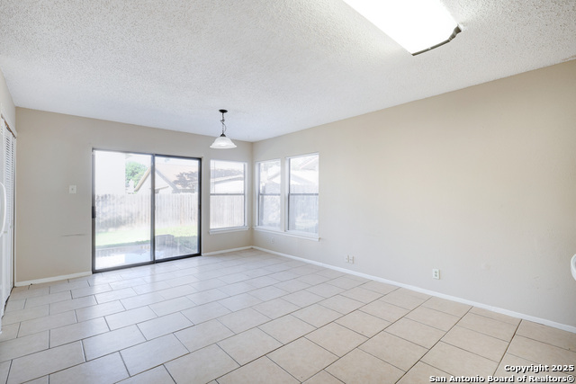 Image 10 of 23 For 6806 Country Lawn