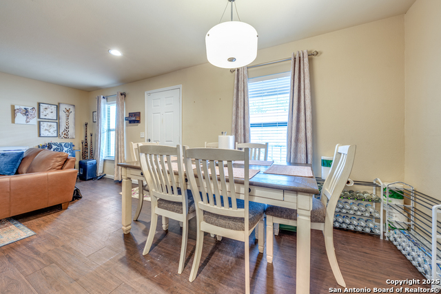 Listing photo id 9 for 255 Rampart E 401