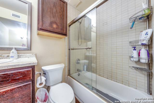 Listing photo id 13 for 255 Rampart E 401