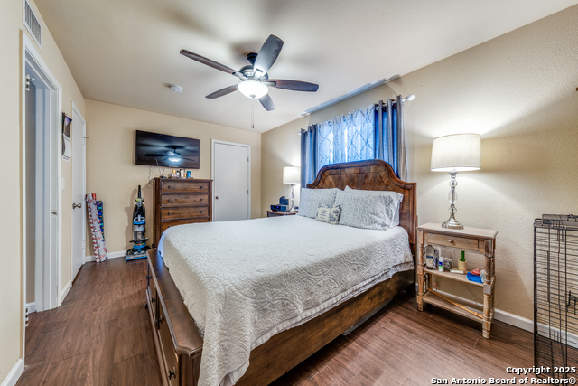 Listing photo id 14 for 255 Rampart E 401