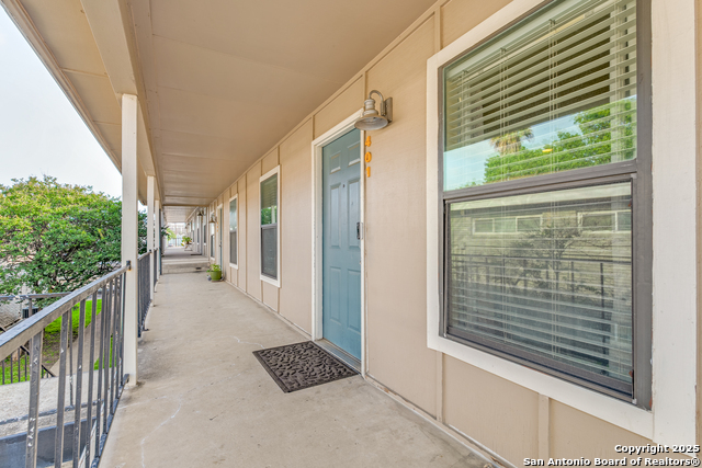 Listing photo id 0 for 255 Rampart E 401