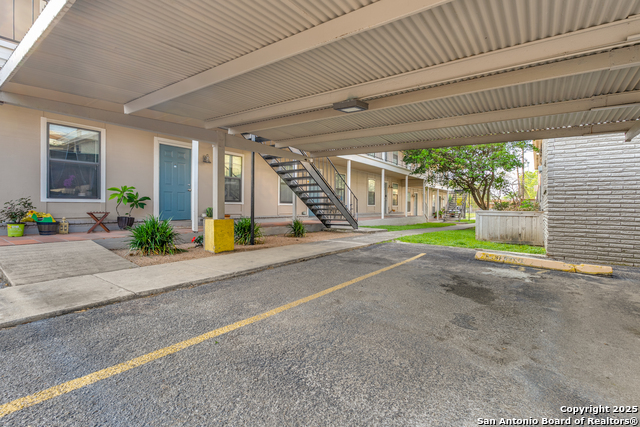 Listing photo id 20 for 255 Rampart E 401