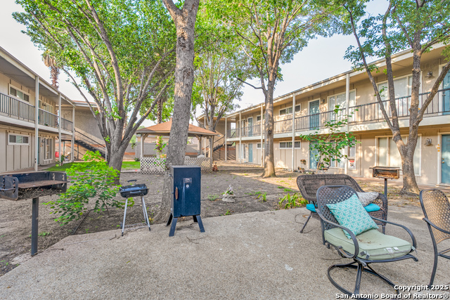 Listing photo id 22 for 255 Rampart E 401