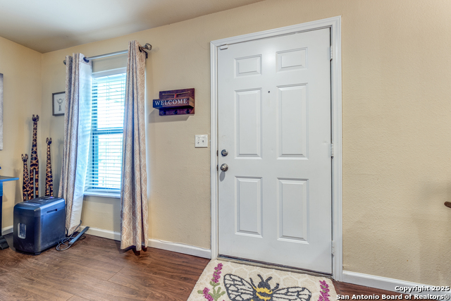 Listing photo id 1 for 255 Rampart E 401