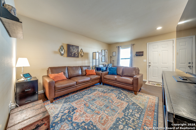 Listing photo id 2 for 255 Rampart E 401
