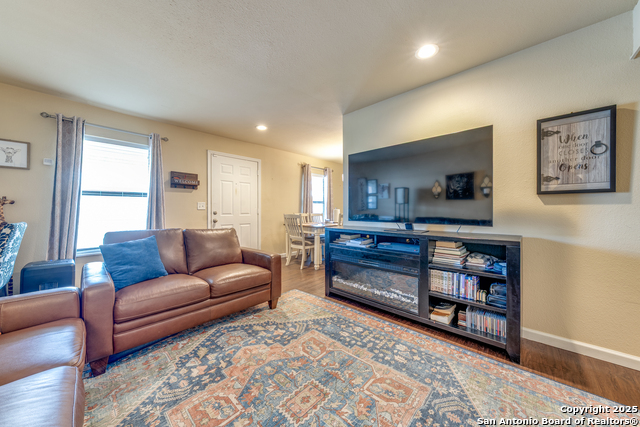 Listing photo id 3 for 255 Rampart E 401