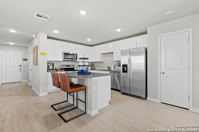 Listing photo id 3 for 7826 Canyon Cove