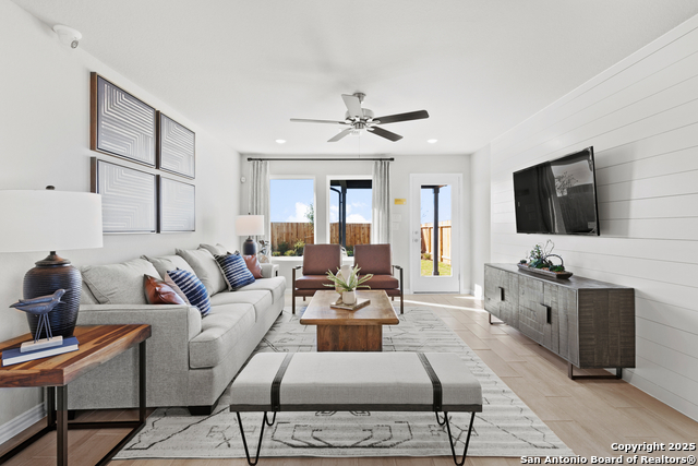 Listing photo id 5 for 7826 Canyon Cove