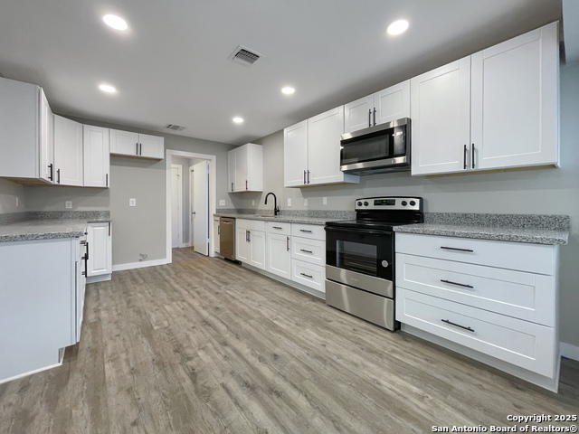 Listing photo id 11 for 3310 Rosetti
