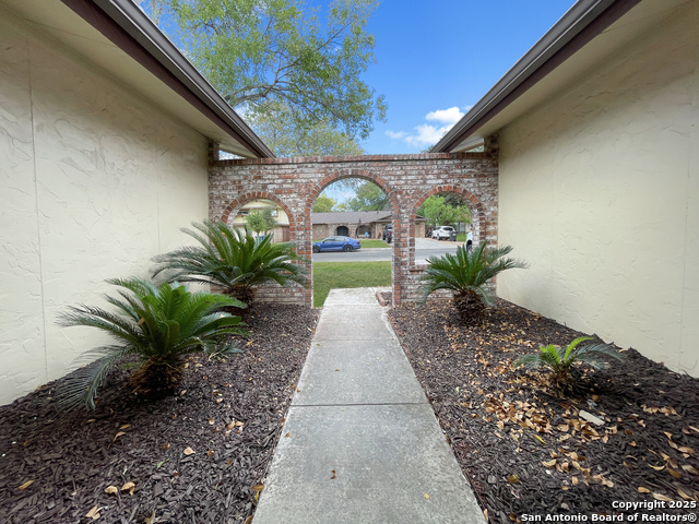 Listing photo id 1 for 3310 Rosetti