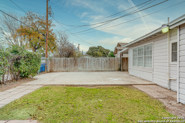 Image 43 of 44 For 811 Cottonwood Ave