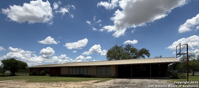 Listing photo id 0 for 520 12th N 