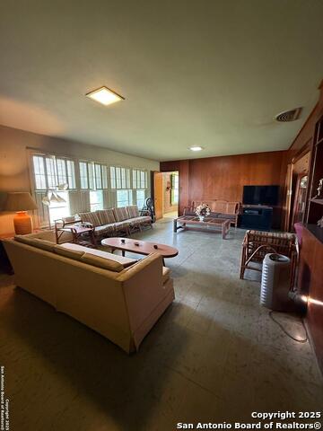 Listing photo id 6 for 520 12th N 