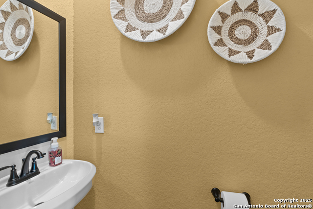 Image 16 of 26 For 20675 Huebner Rd Unit 706