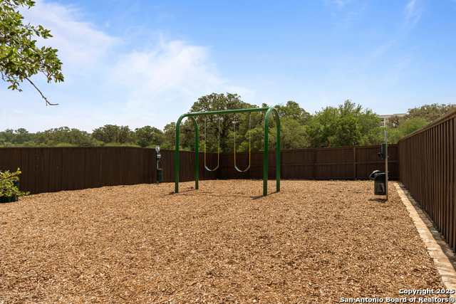 Image 25 of 26 For 20675 Huebner Rd Unit 706