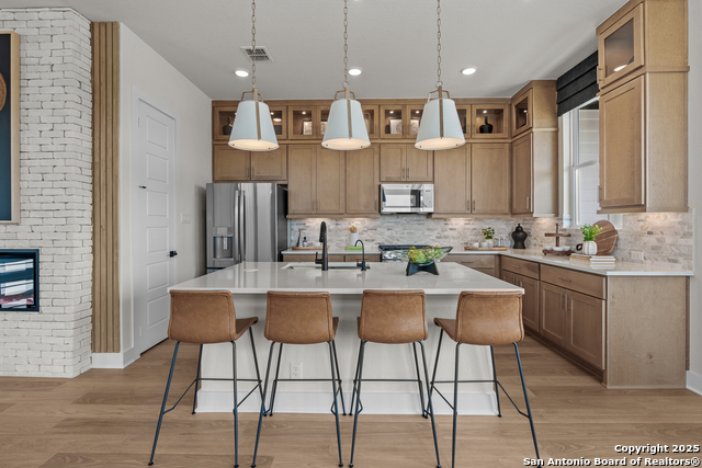 Image 9 of 26 For 20675 Huebner Rd Unit 706