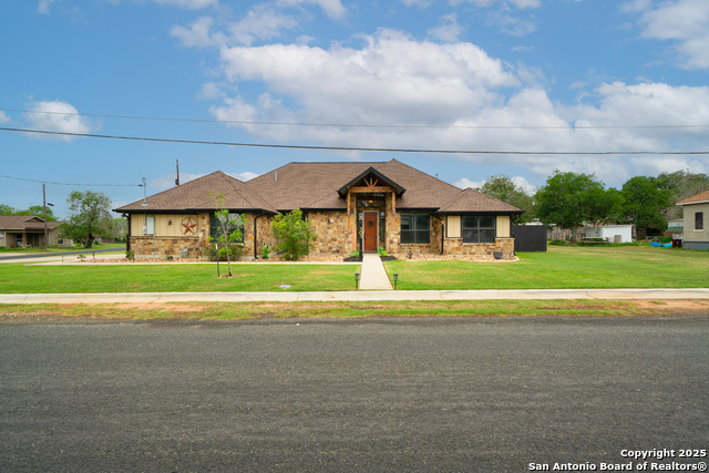 Details for 303 Schneider St, Poth, TX 78147