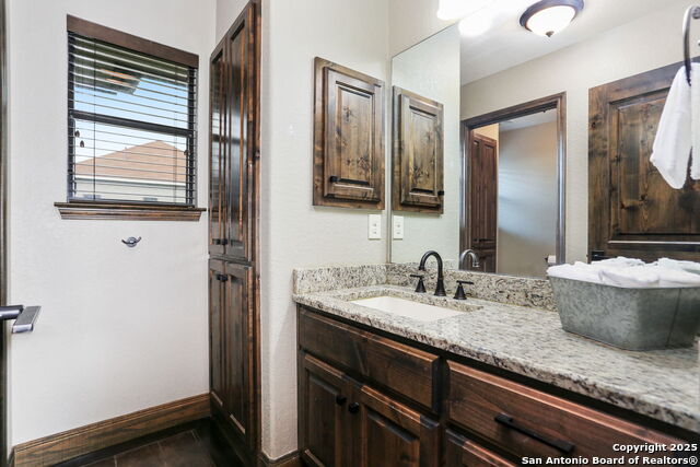 Image 33 of 41 For 303 Schneider St